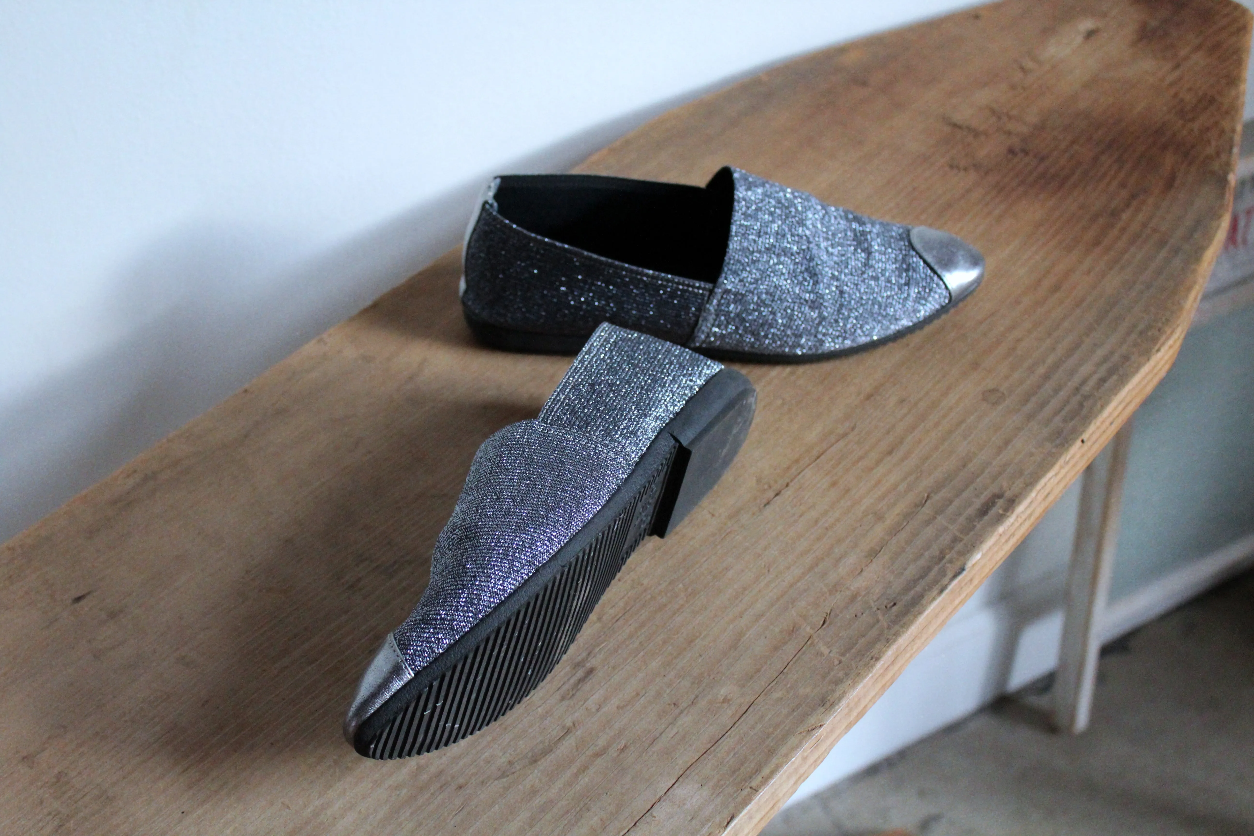 1980s Silver Lurex Soft Slip on Loafers w/silver metal toe - Size 8