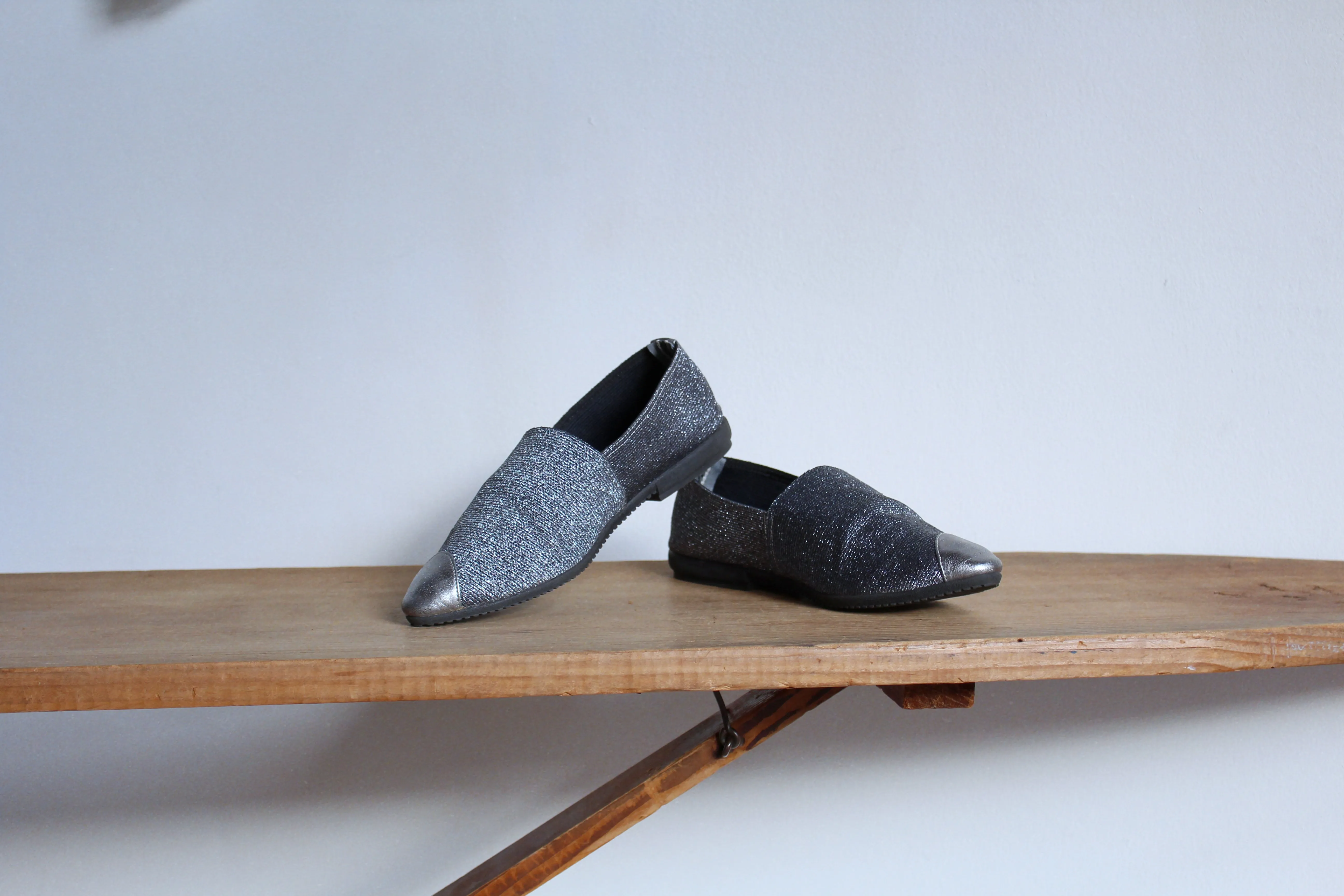 1980s Silver Lurex Soft Slip on Loafers w/silver metal toe - Size 8