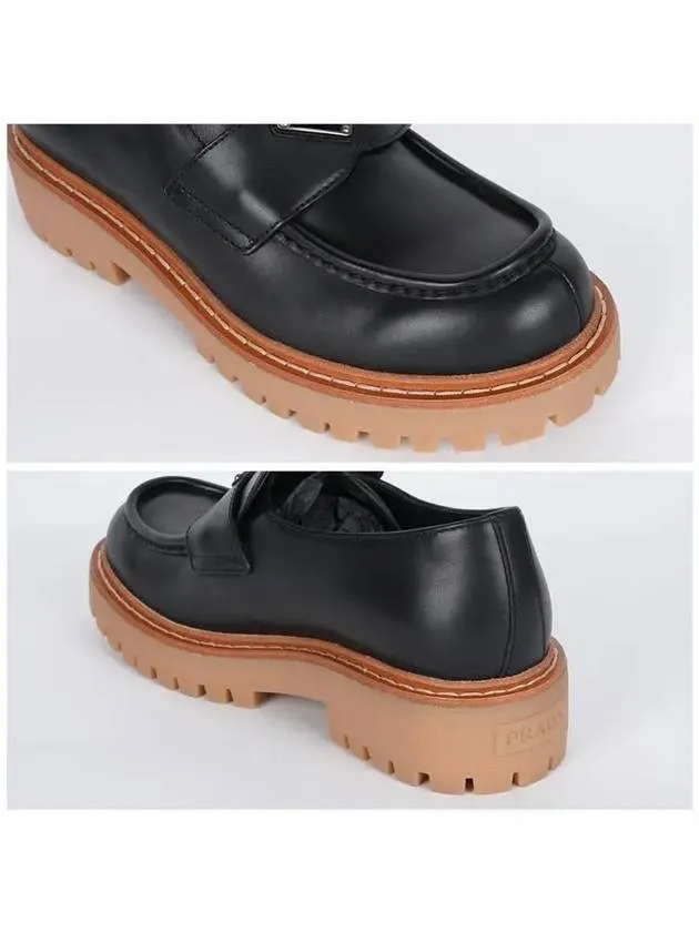 2DE151 070 F0002 Triangle logo leather loafers